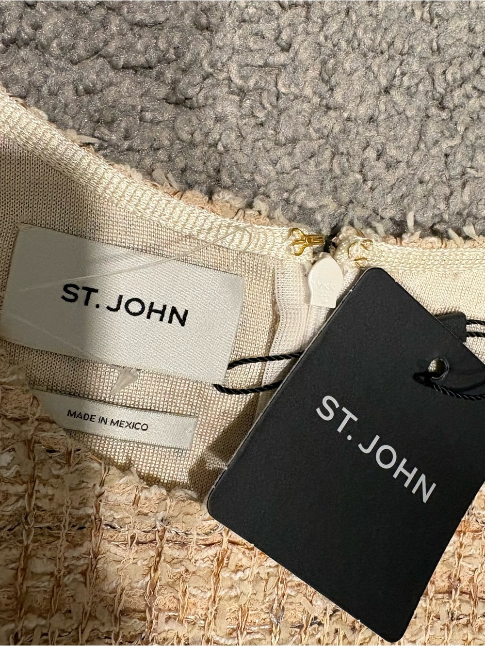 St. John New Sleeveless Tweed Knit Dress Jewel Neck Pockets Neutral Sz 8 $1,495 - Picture 15 of 16